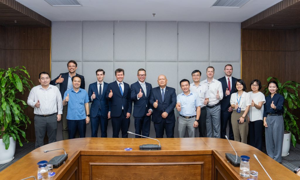 Phái đoàn BMWK làm việc với lãnh đạo và cán bộ Tập đoàn Điện lực Việt Nam (EVN) nhằm tăng cường hợp tác năng lượng. 