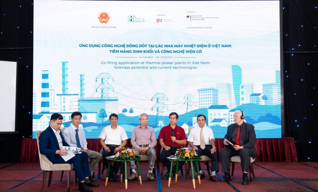 Biomass co-firing technology at Vietnam's thermal power plants will significantly help reduce CO2 emissions while helping save hundreds of millions or billions of dollars, according to scientists.